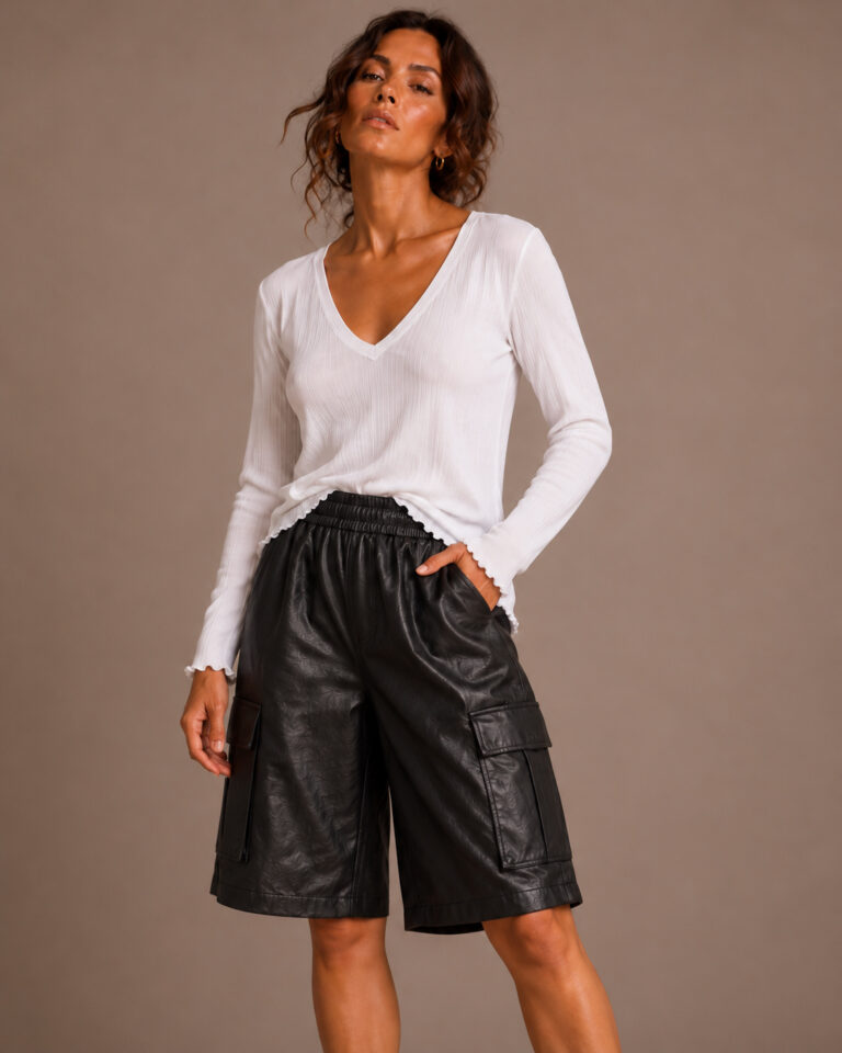 מבט מקרוב על גזרת הברמודה השחורה, מותן הגומי וכיסי הקרגו
