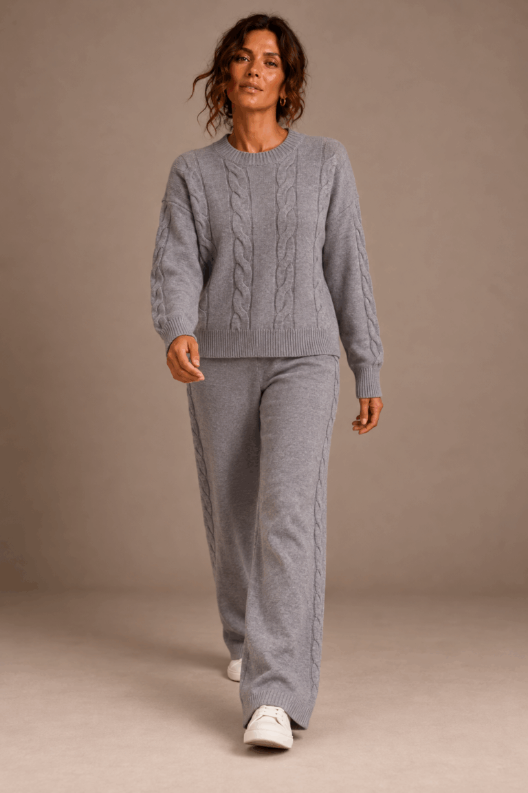 חליפת סריג צמות אפורה